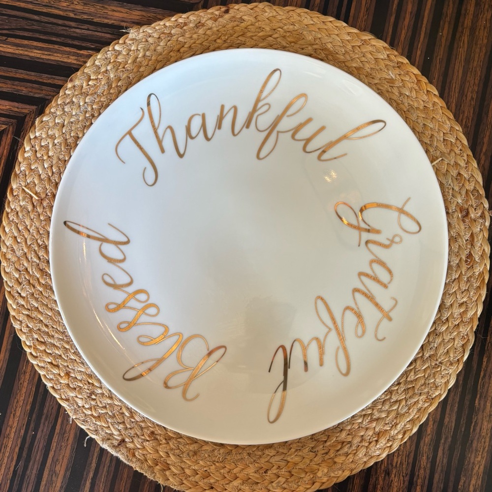 Elegant White and Gold Script Plate
